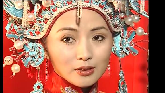 还珠格格2:救出小燕子和紫薇,逃亡路途中给含香蒙丹办婚礼西瓜视频