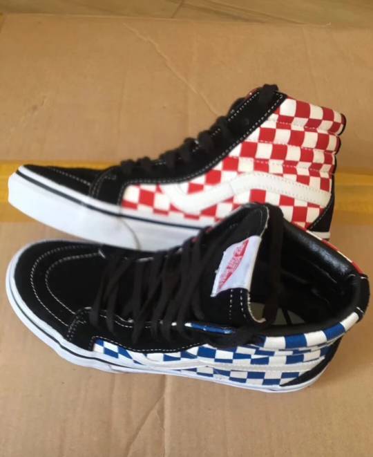 求大神鉴定日版vans sk8-hi全新正品鸳鸯红蓝棋盘格高帮是否是正品