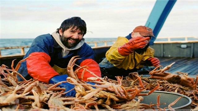  b>阿拉斯加捕蟹人 /b>的工作有多危险?100小时10万美金你愿意来吗