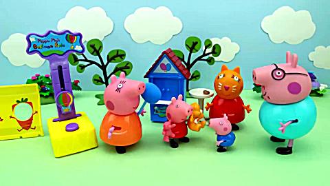 小猪佩奇玩具动画,小猪佩琪和乔治,瑞贝卡一起去游乐场射箭