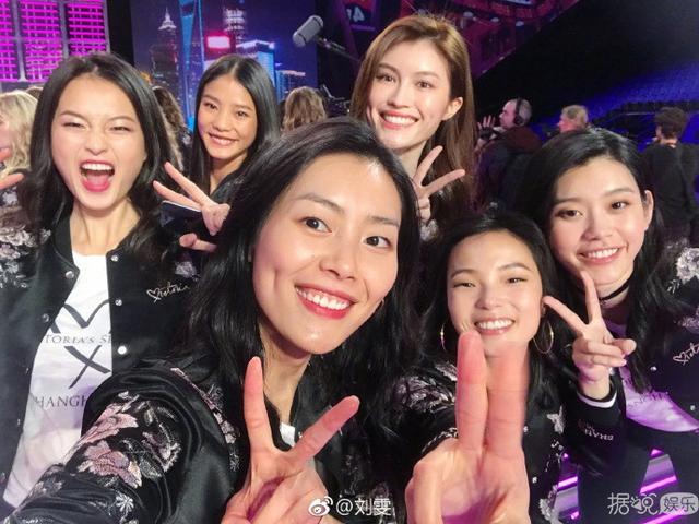 维密秀模特集体合影曝光_中国四大模特晒维密秀合照,奚梦瑶卖萌,刘雯