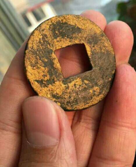 秦半两鎏金直径40值多钱