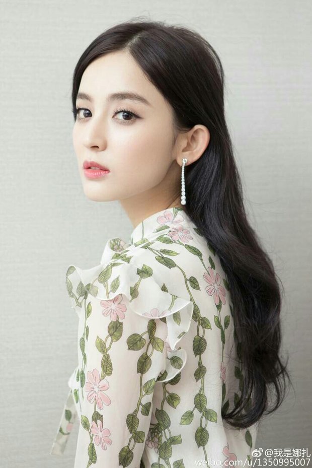 古力娜扎和迪丽热巴,只看长相哪个更漂亮?