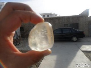 我有一块通体透明的石头,截取下的片段像玻璃一样,这是什么石头啊?_36