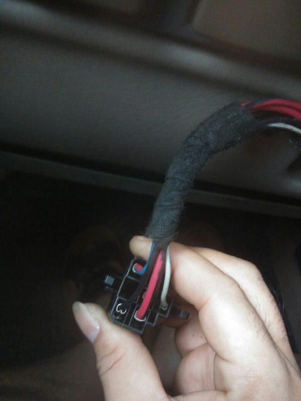 奇瑞老风云点火开关上的几根线分别是什么功能