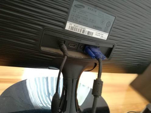 电脑显示器接口接这个hdmi接口为什么屏幕不亮?