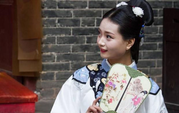 苏麻喇姑明明只是个侍女,去世后康熙为何要以嫔的身份安葬她?