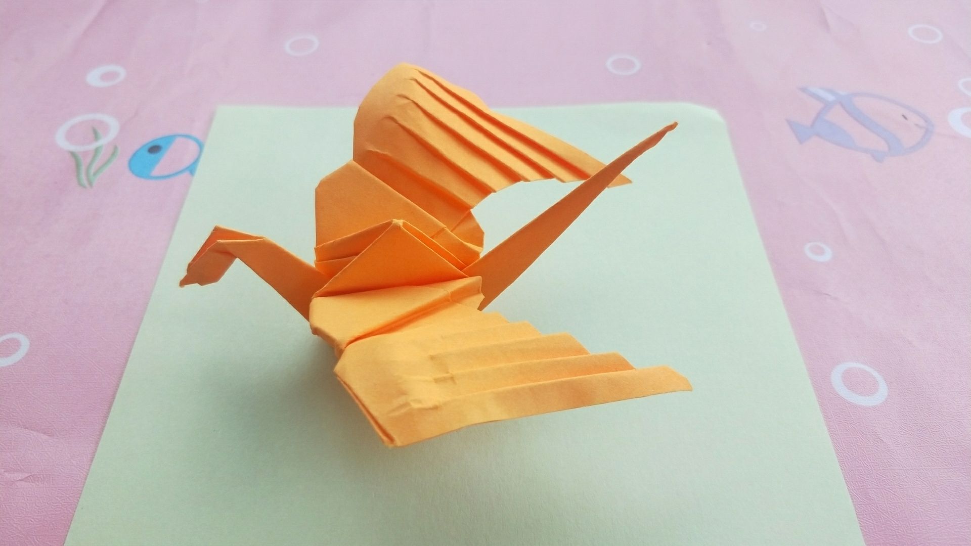 教你折爱心羽翼 b>千纸鹤 /b>,一对翅膀非常漂亮,快折一个送给朋友