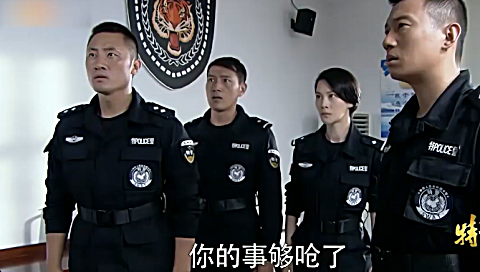 特警和小混混 打架,本以为会被领导批评,不料下秒被耍的团团转!