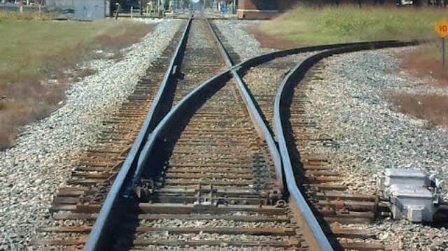 实拍 铁路切换道岔过程,火车就是这样实现变轨的,这回看清楚了!