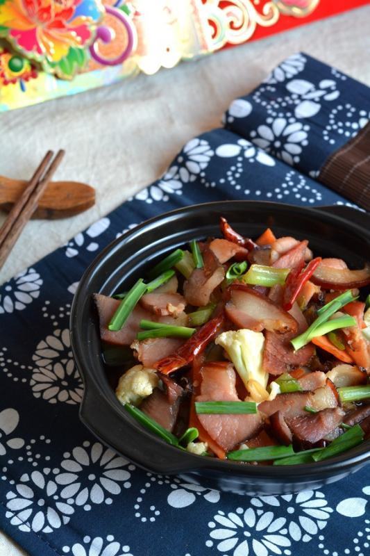 请点击输入图片描述 砂锅腊肉成品图