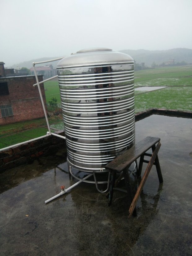 农村水塔水管排空气图片