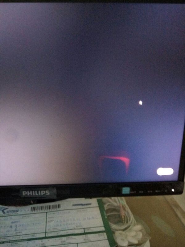 电脑开机后停在欢迎页面,进不去桌面,然后黑屏