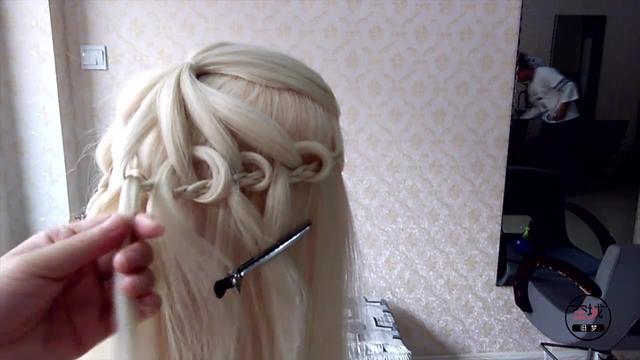 头发长了 怎么办,试试这款时尚半坡造型,让你气质翻倍,真漂亮