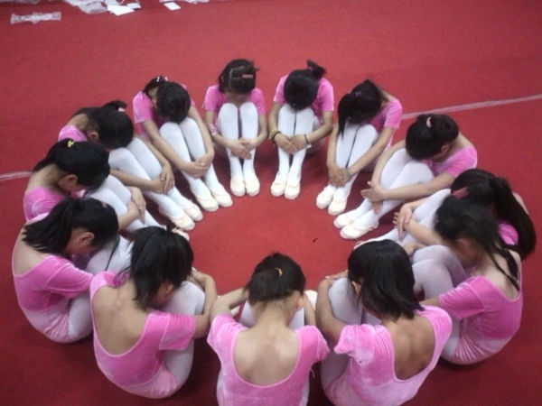 我10岁是女孩,想问各位姐姐阿姨们,跳芭蕾舞时我穿的芭蕾舞服里面要不