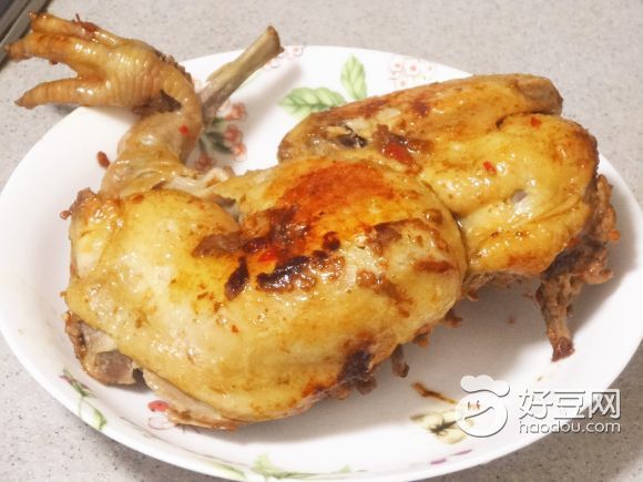 买了一只童子鸡,一半做了烤鸡,一半做了这个蒜蓉鸡,女儿都很喜欢吃