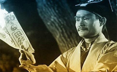 午马和一个戴眼镜人演的僵尸片