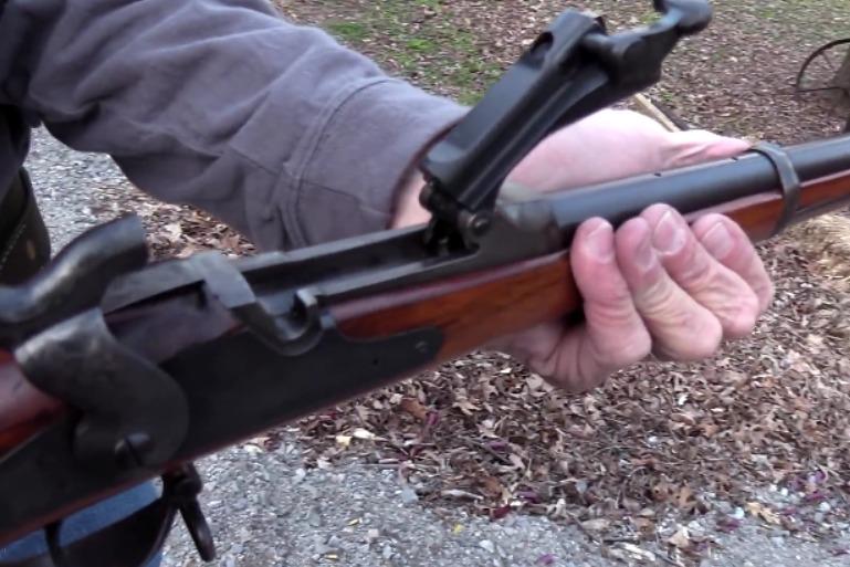 视频:古董级 斯普林菲尔德活门式单发步枪,远距离射击威力不俗!