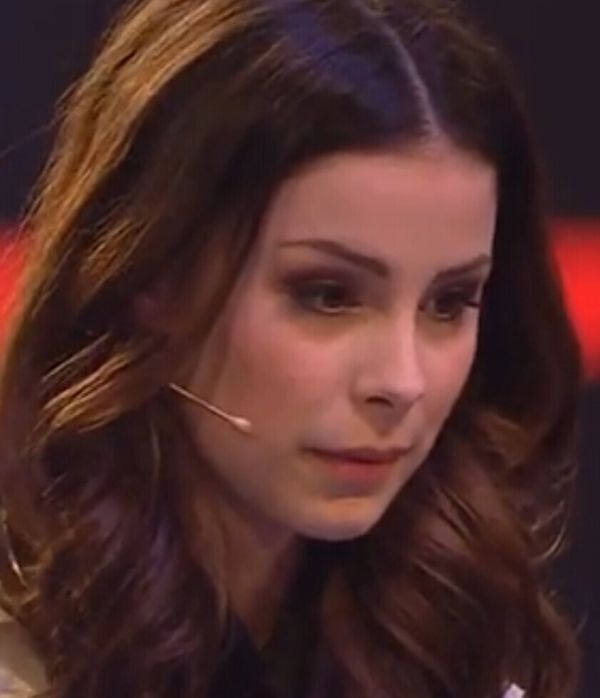 这美女是谁,国外好声音儿童版的评委。但是搜