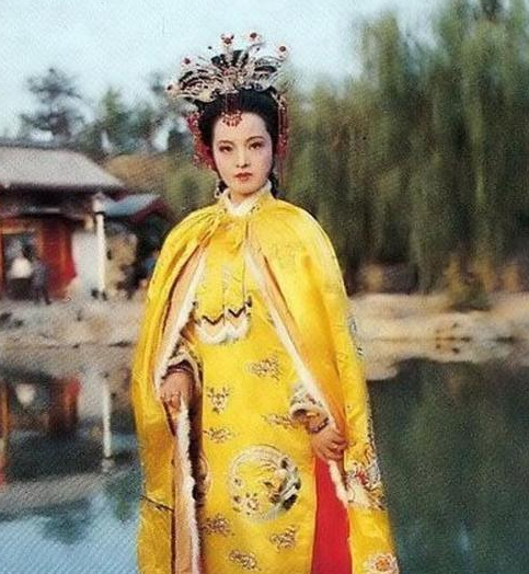 贾元春因何而死?