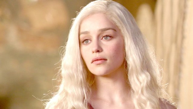 《冰与火之歌》龙女浴火孵化小龙