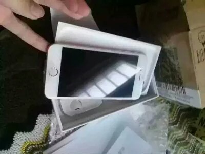 在扣扣上有人卖手机苹果六手机才几百块钱还买