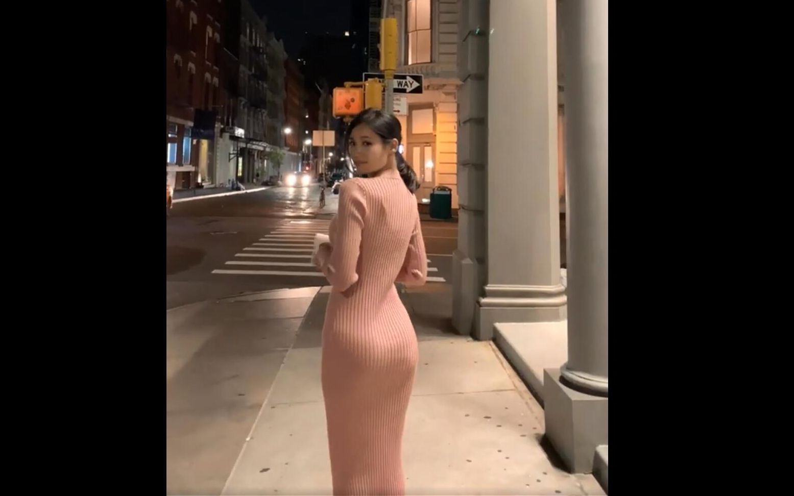 leehee: 韩国最性感最商业化的 女主播,在纽约时代广场展示品牌服装