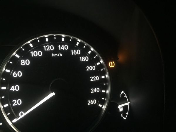 雷克萨斯gs250 仪表盘上这个黄灯是什么意思