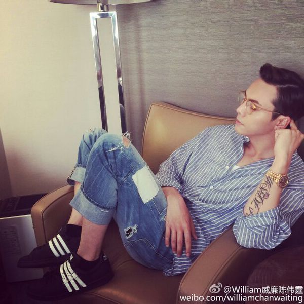 陈伟霆这张照片上左手臂的纹身是什么请问