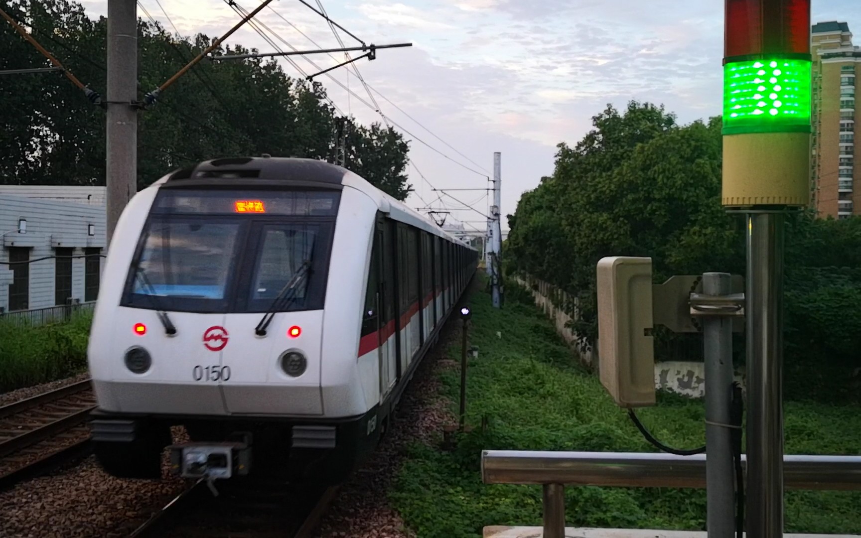 上海 轨道交通1号线 莲花路站 胖头鱼150出站&伪八132进站