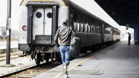 《影事》:追火车的人