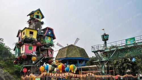 洋人街搬了没有