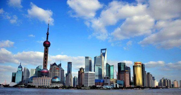 有哪些词语可以用来形容上海的天气?