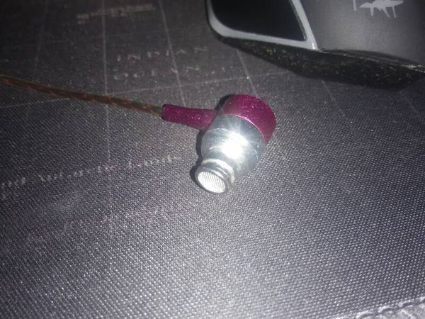 入耳式耳机怎么拆啊?