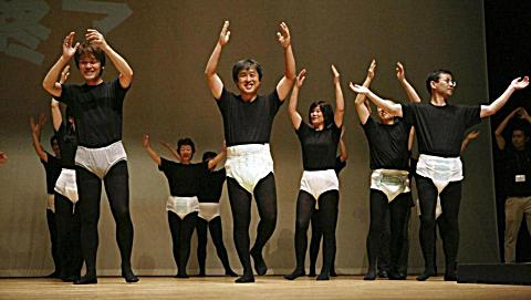 为何在日本成年人都喜欢穿尿不湿? 真是个奇葩的国家