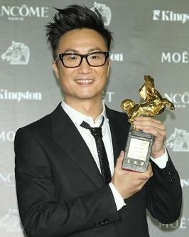 如何评价郑中基的唱功?和其他歌手相比怎么样