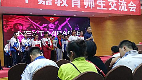 看看 王恩老师的精彩 演讲  孩子们与母亲感动的痛哭流涕