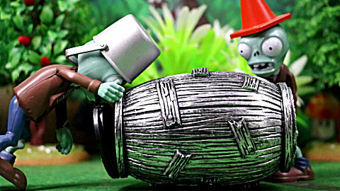 路障僵尸藏木桶里