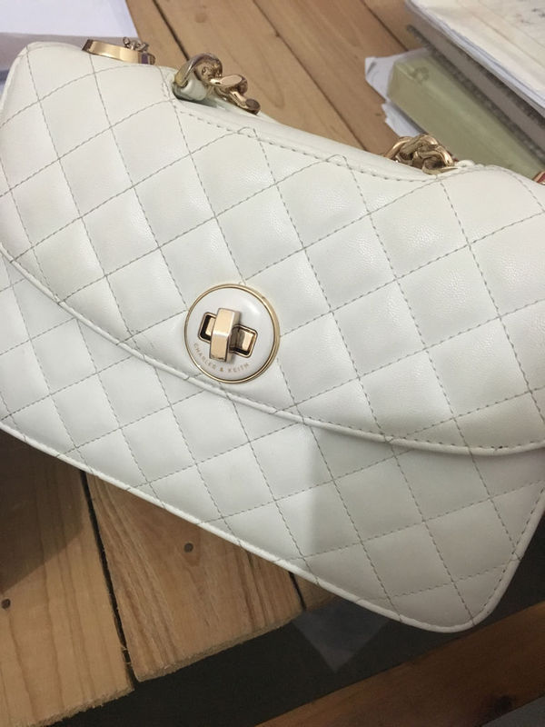 我刚开始对相亲男不怎么上心,后来他坚持天天