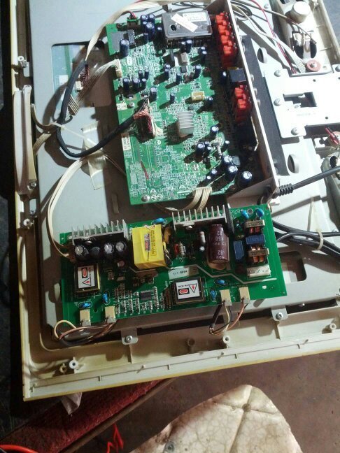 液晶电视有声无图像黑屏是啥故障,背光灯坏了