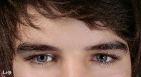 一字眉的男人命运如何,大富大贵还是穷困潦倒?