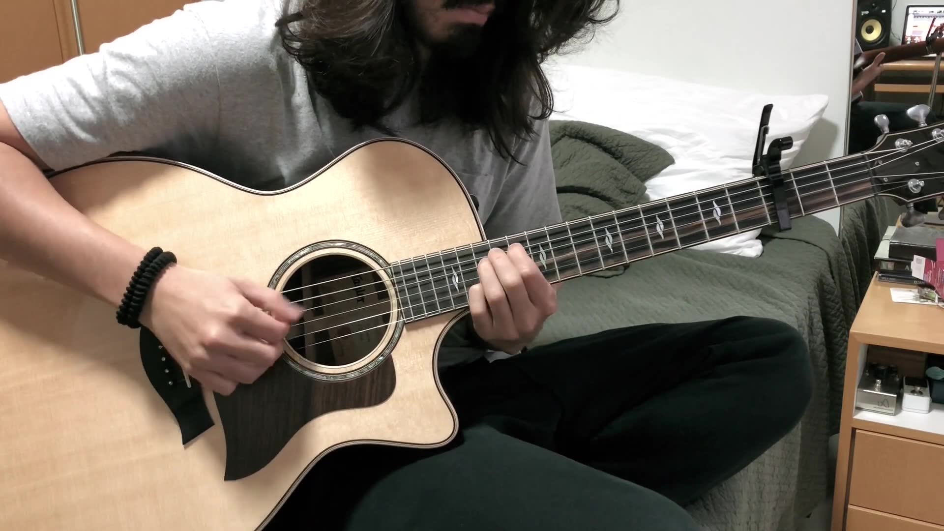 当国外超火电 b>吉他手 /b>拿起木 b>吉他 /b>,我才知道原来.