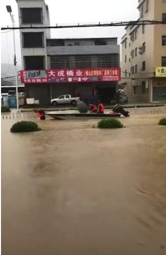 广东冲锋舟送考生是真的吗?