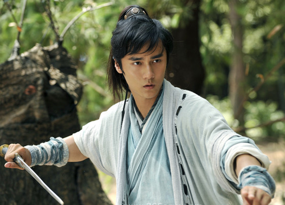 陈靖仇在陈辅的督促下,身不由己的开始