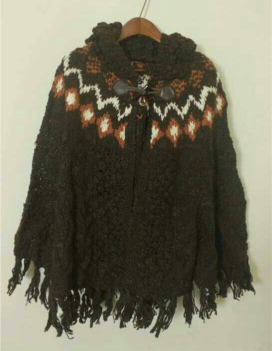 咖啡色斗篷披肩怎么搭配? 是普通长短,我有红