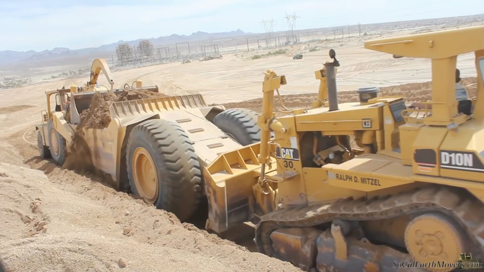 cat d10n 推土機 和 660b 鏟運機