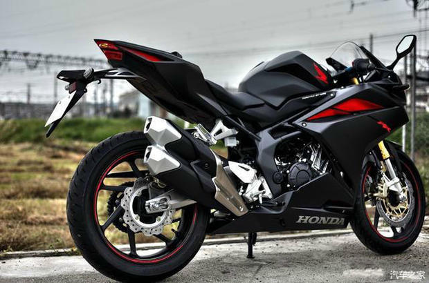 入门双缸仿赛摩托最强本田cbr250rr新款最大41马力配置高