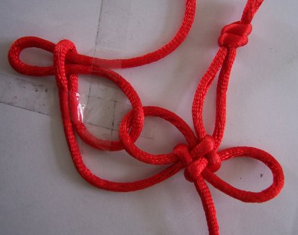两根绳子编绣球结图片