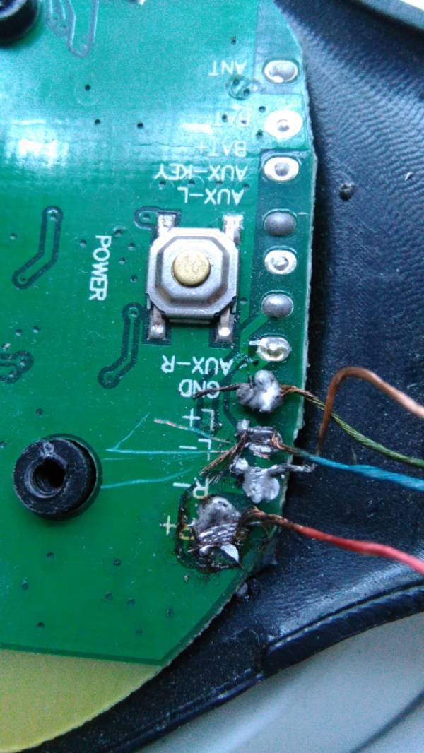 耳机红黄蓝绿四根线应焊在哪个点上啊?