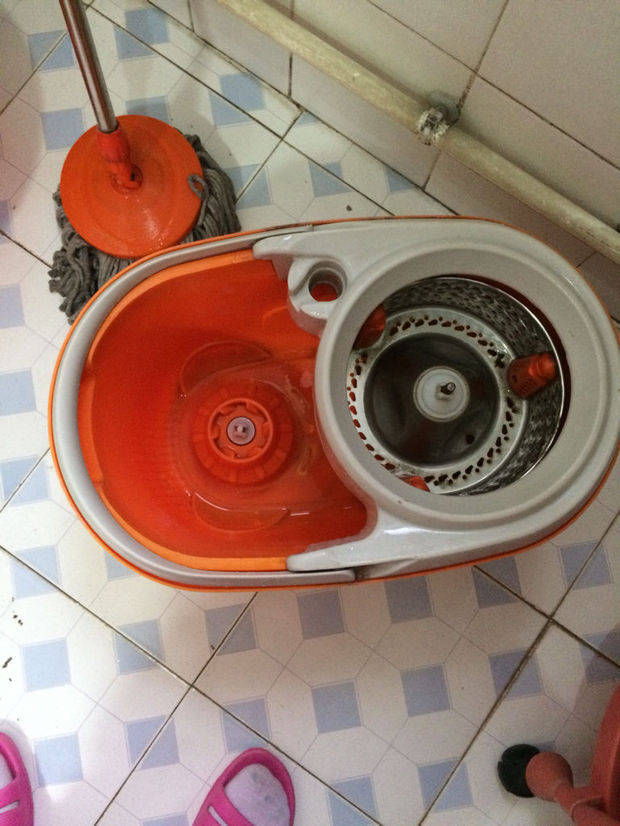 这样的拖把桶坏了该怎么修,转不动了
